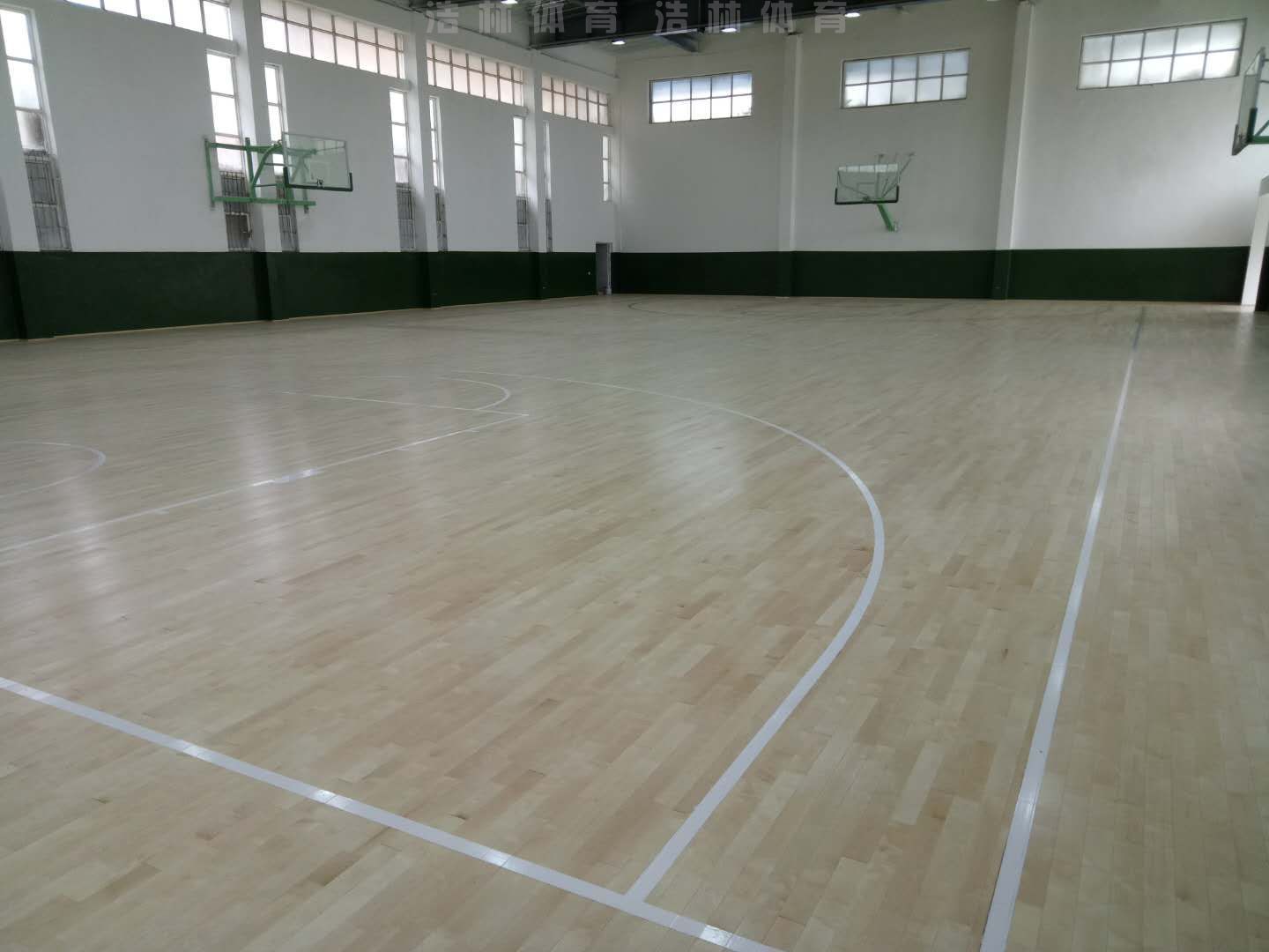 篮球馆运动木地板变形厂家修复(图1)