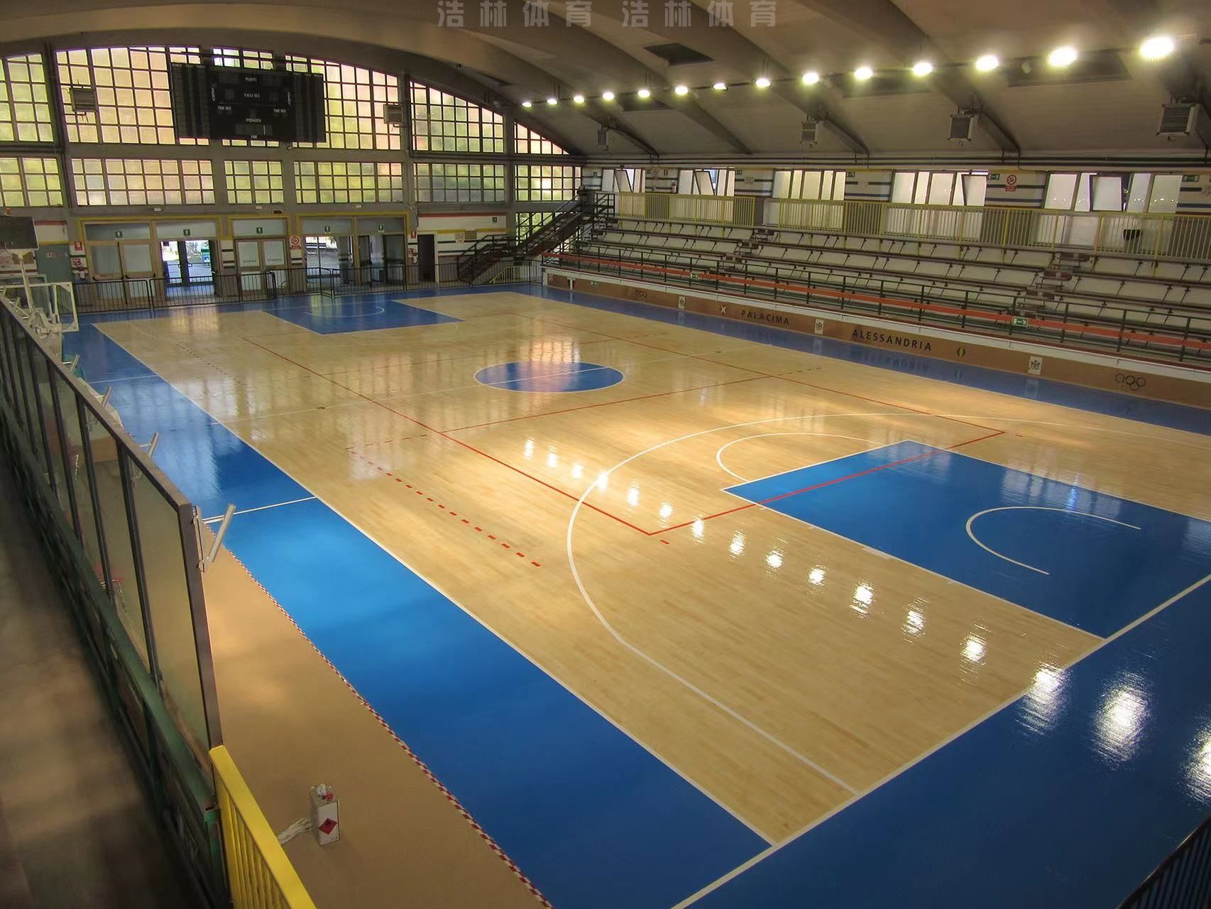 篮球馆铺设什么材料地板？浩林体育(图1)